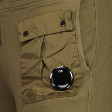 Load image into Gallery viewer, Cp Company Junior Light Fleece Mixed Lens Shorts In Ivy Green
