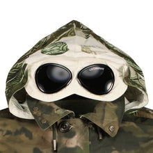 Load image into Gallery viewer, Cp Company Tracery La Mille Watchviewer Goggle Jacket In Ivy Green
