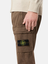 Load image into Gallery viewer, Stone Island Stretch Broken Twill Organic Cotton Old Effect Cargo Pants In Walnut Brown
