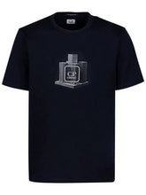 Load image into Gallery viewer, Cp Company Metropolis Graphic Logo T-Shirt 203A In Navy
