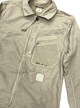 Load image into Gallery viewer, Cp Company Metropolis Series Flatt Nylon Overshirt in Seneca Rock
