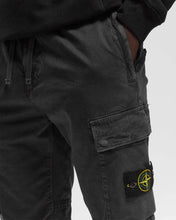 Load image into Gallery viewer, Stone Island Stretch Broken Twill Organic Cotton Old Effect Cargo Pants In Lead Grey
